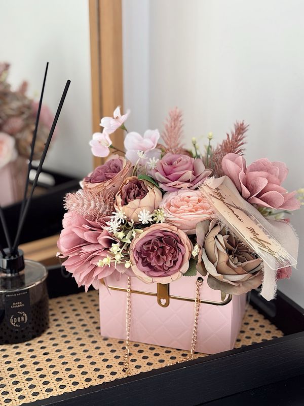 Dirbtinių gėlių kompozicijos